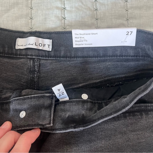 NWT Frayed Boyfriend Shorts in Washed Black Wash size 4 - Picture 2 of 5